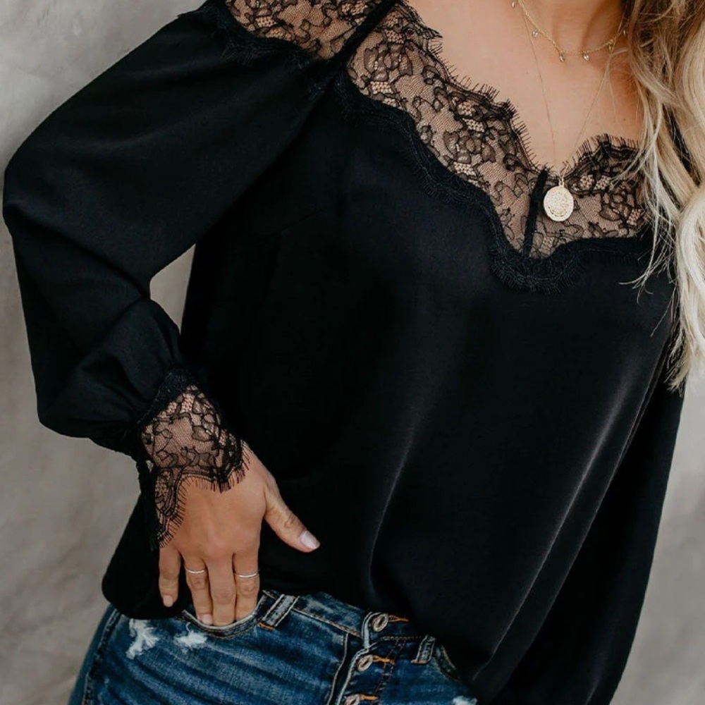 Black Lace Trim Shirt~Women's Sz‎ Small